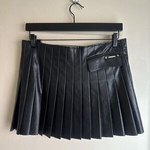 LESUGIATELIER BLACK FAUX LEATHER PLEATED MINI SKIRT